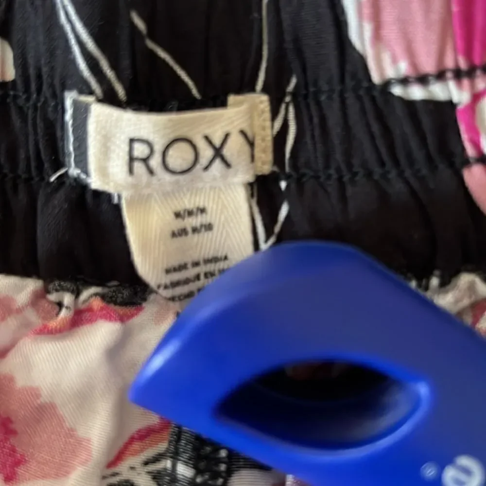 Roxy Women’s Salton Lake  Black Shorts size M